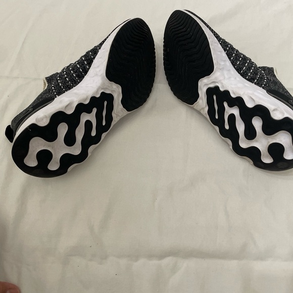 Nike React Phantom Run Flyknit 2 white/black, Women’s Sz 9 preowned - Picture 4 of 7